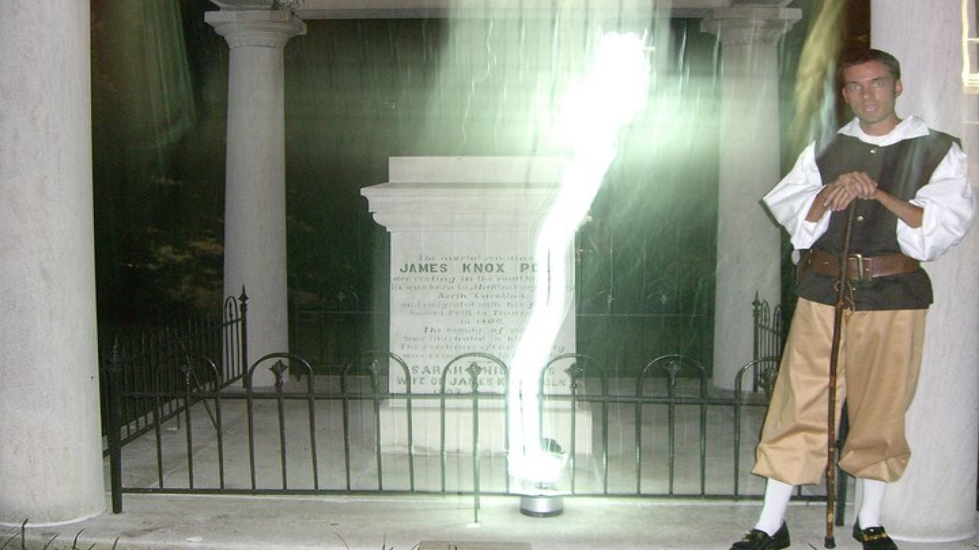 Haunted Nashville Night-Time Walking Tour with Costumed Guide