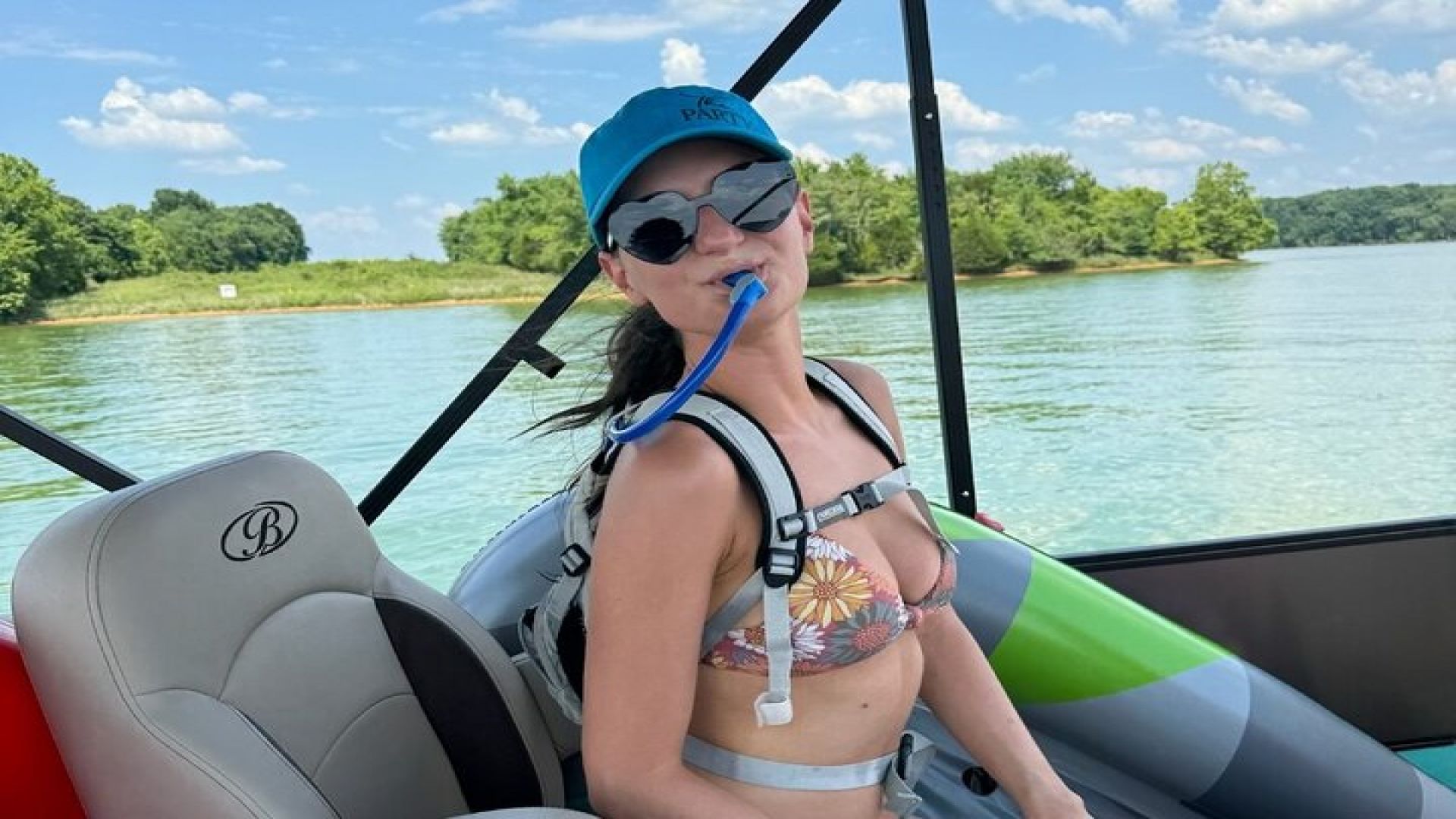 3 Hour 25ft Pontoon Party Boat with Captain up to 12 people