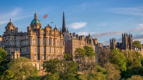 Edinburgh - The Royal City with Castle & Tour (First Class)