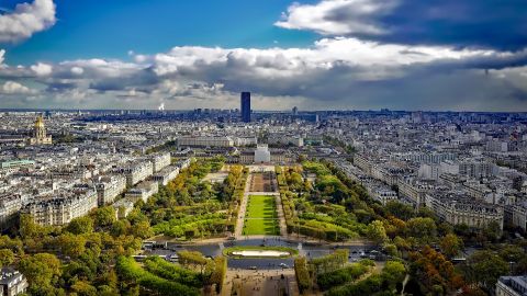 Guided Paris Small Group Tour with Champagne Lunch on the Eiffel Tower