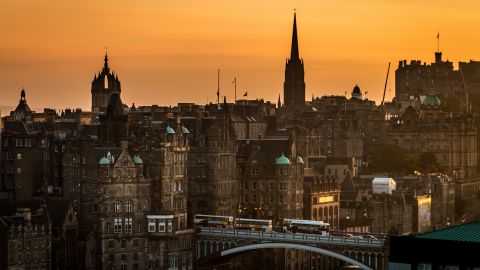Edinburgh - The Royal City with Overnight Stay (First Class)