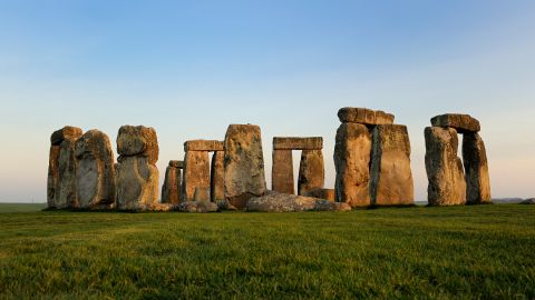 Stonehenge Half Day Tour including Thames River Cruise Ticket