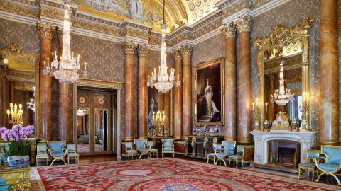 Buckingham Palace & Crown Jewels of London Tour