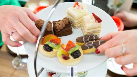 Buckingham Palace State Rooms & Afternoon Tea Sightseeing Tour with PG Tips