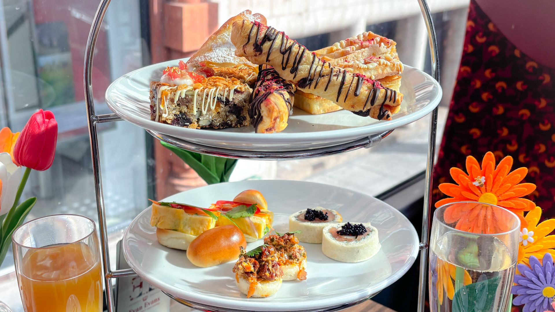 Brunch & Bubbles London Sightseeing Tour with Prosecco
