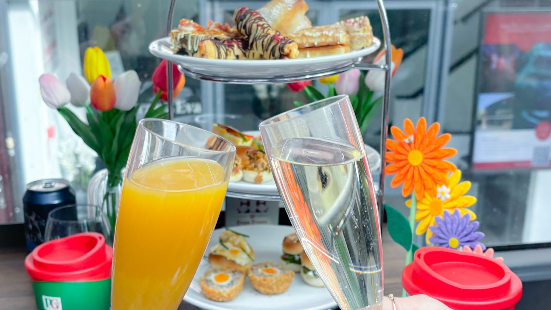 Brunch & Bubbles London Sightseeing Tour with Prosecco