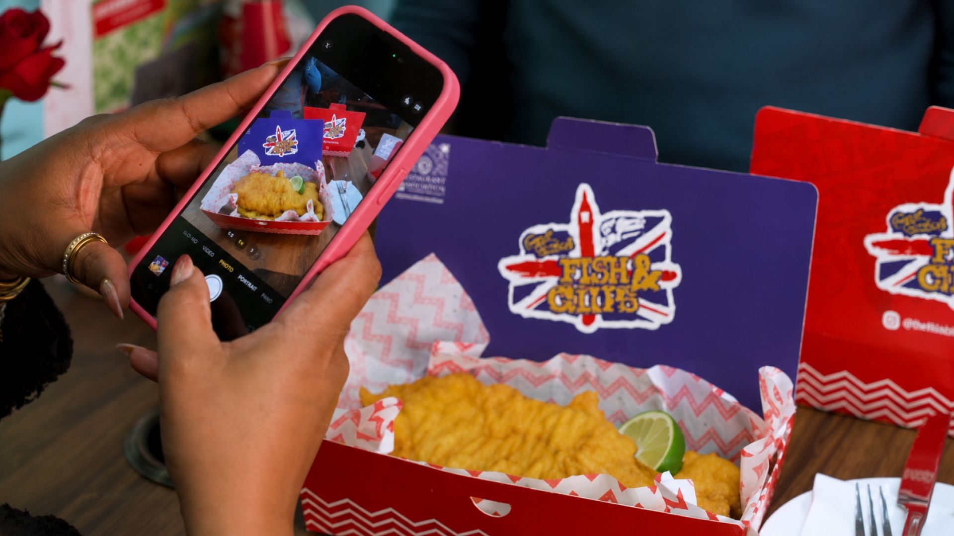 London Sightseeing Bus Tour with Traditional Fish & Chips