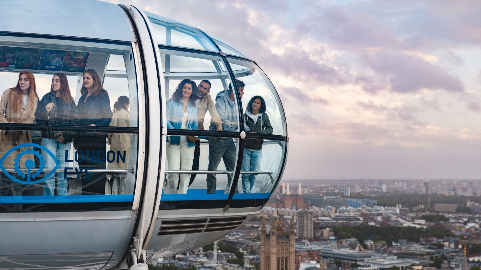 London Explorer Rail Tour from Edinburgh with Sightseeing Bus and London Eye
