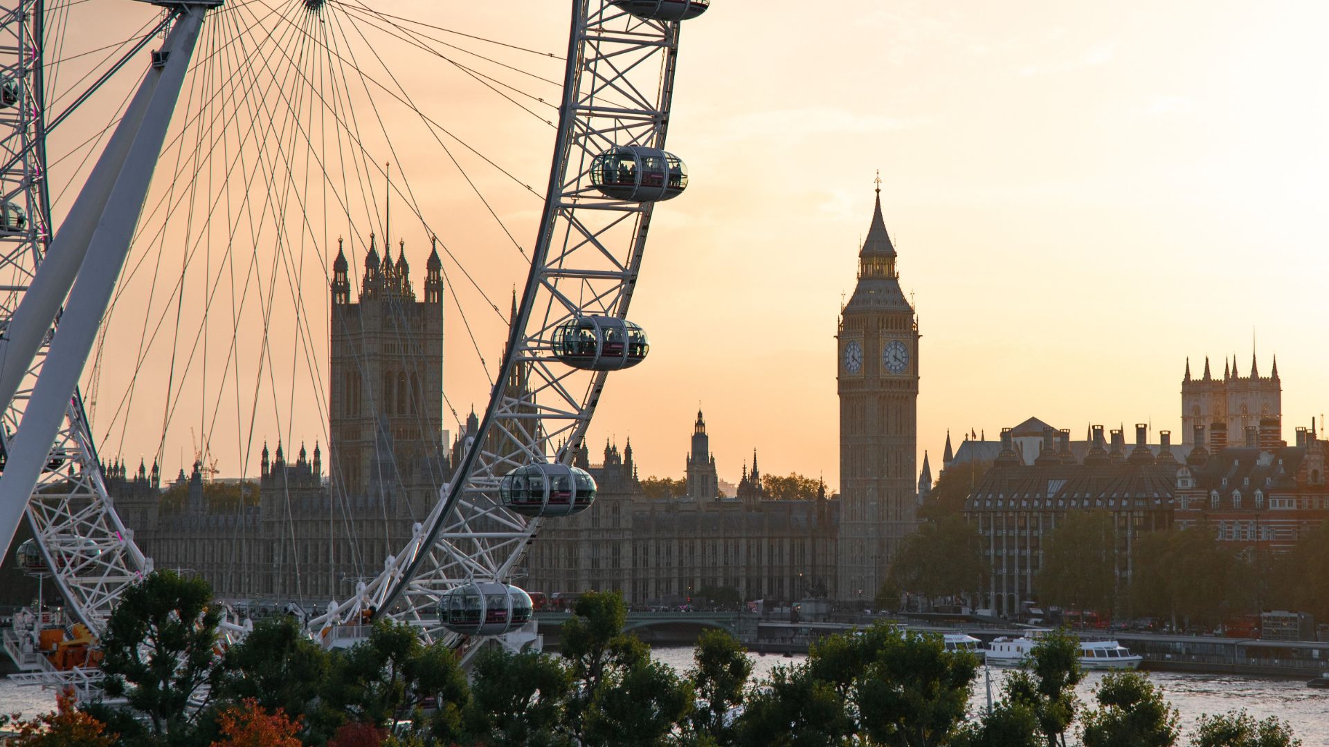 London Explorer Rail Tour from Edinburgh with Sightseeing Bus and London Eye