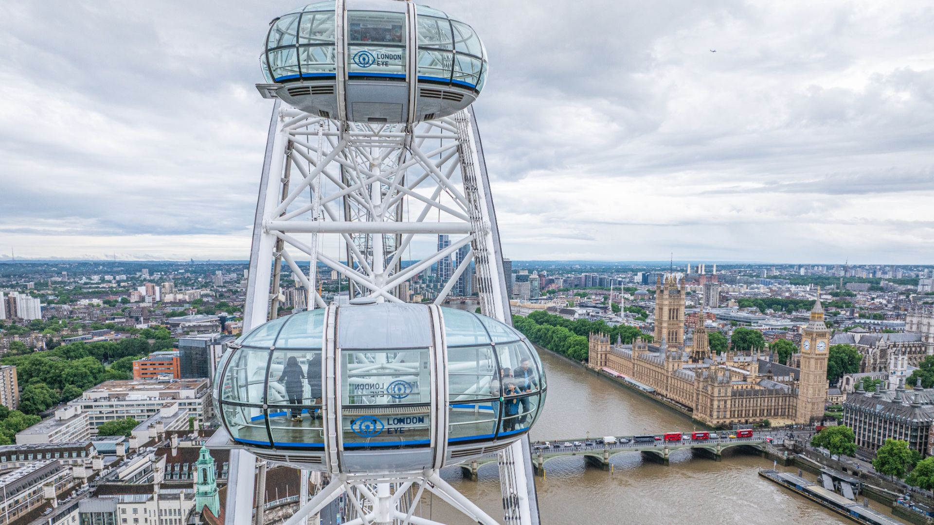 London Explorer Rail Tour from Edinburgh with Sightseeing Bus and London Eye