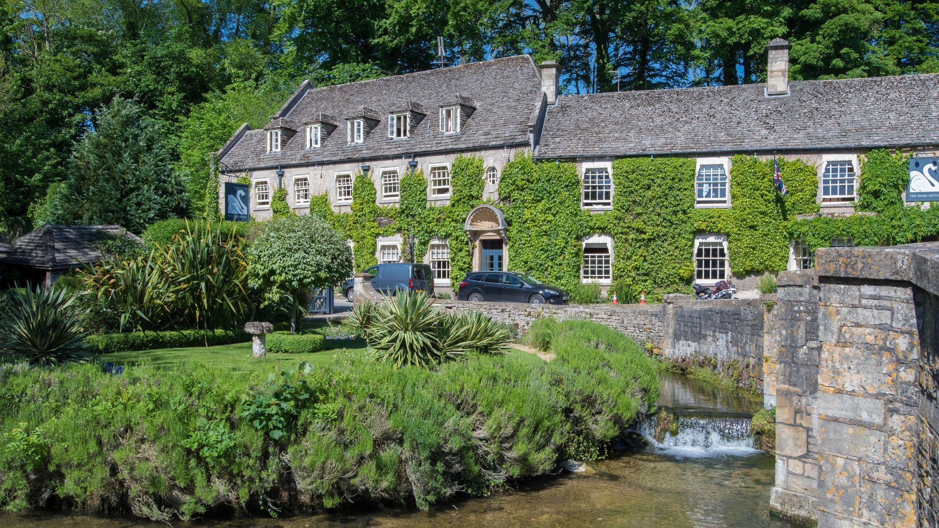 Villages of The Cotswolds Small Group Tour