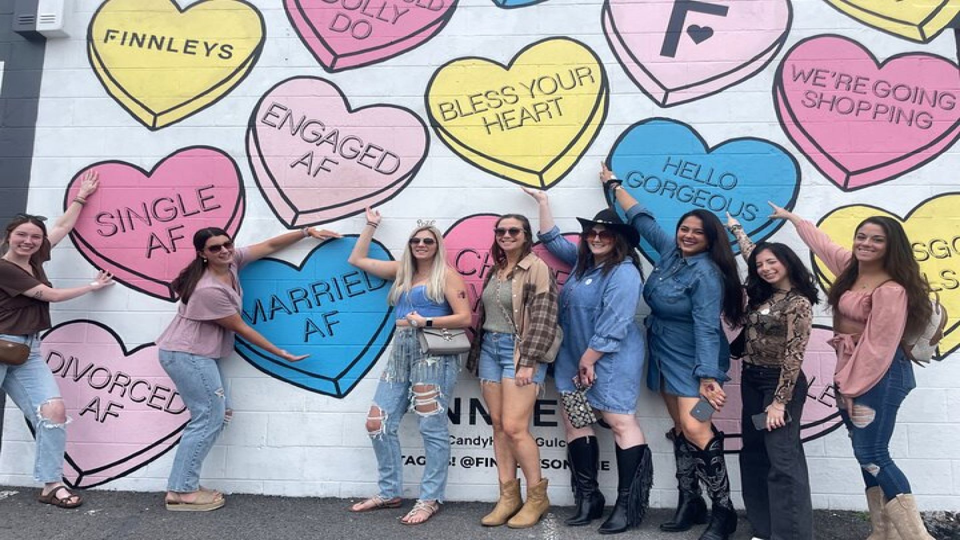 Nashville Shopping Tour with Wine, Cocktails and Snacks