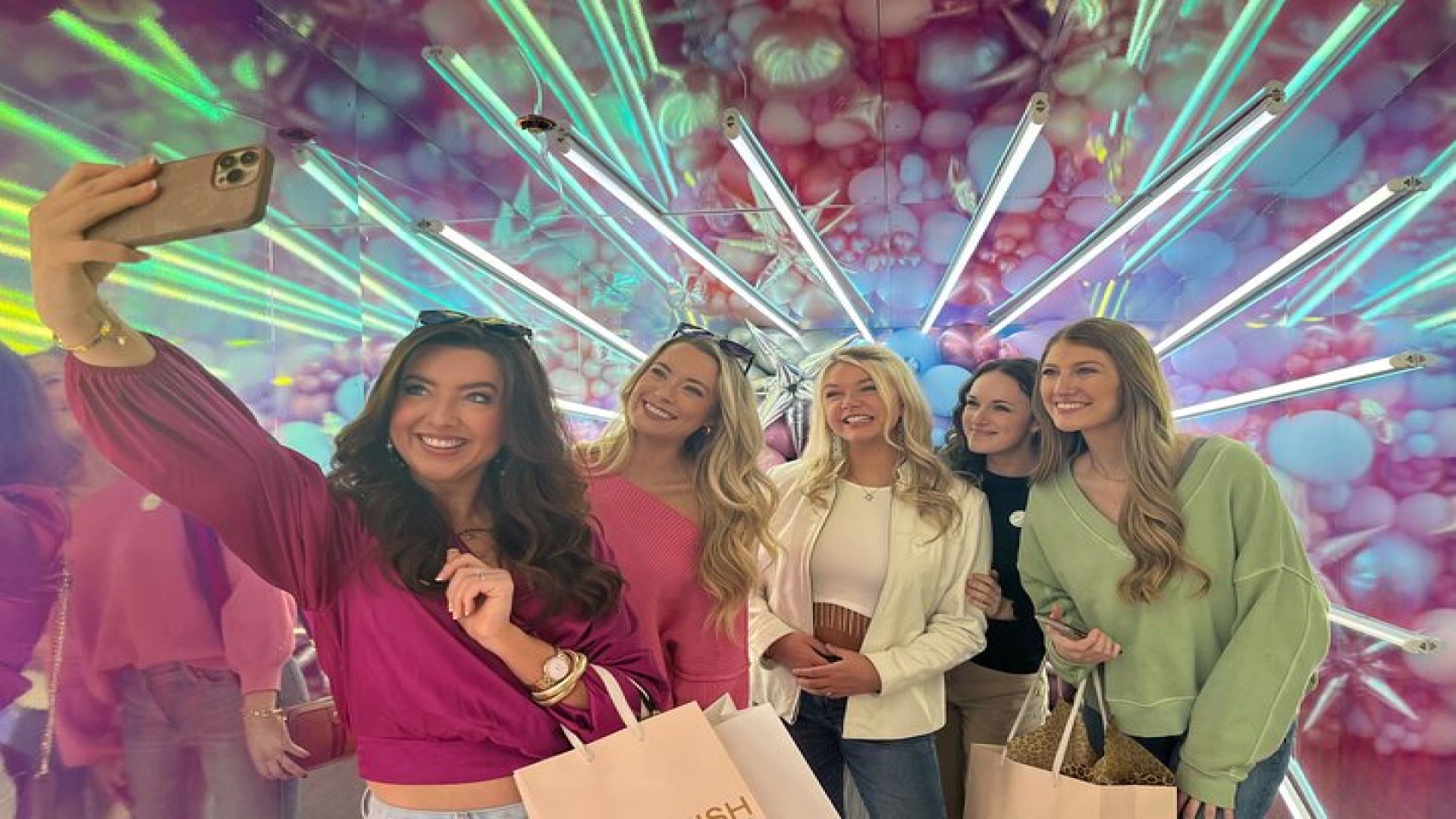 Nashville Shopping Tour with Wine, Cocktails and Snacks
