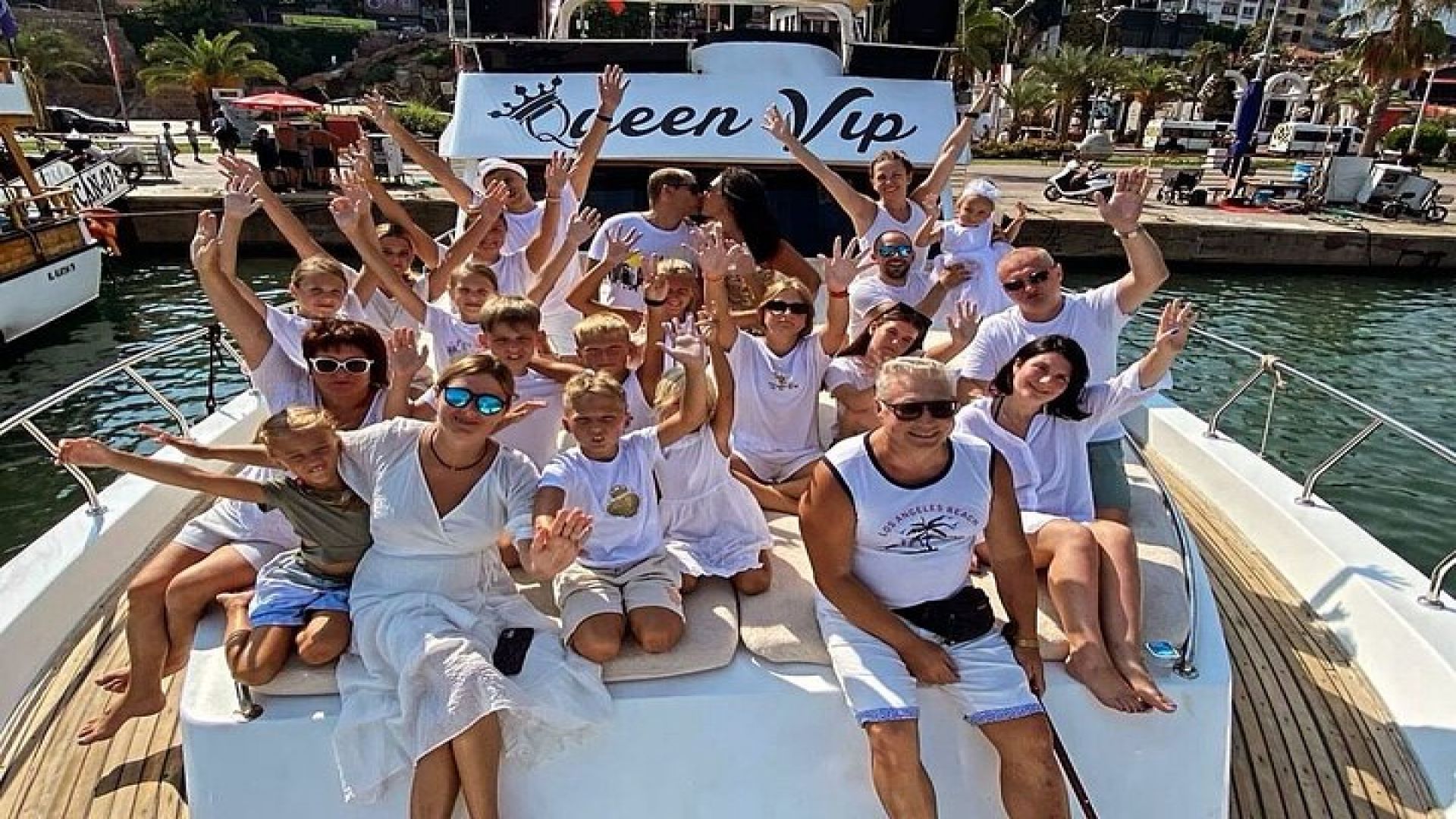  Alanya VIP Yacht Tour With Lunch and Unlimited Soft Drink