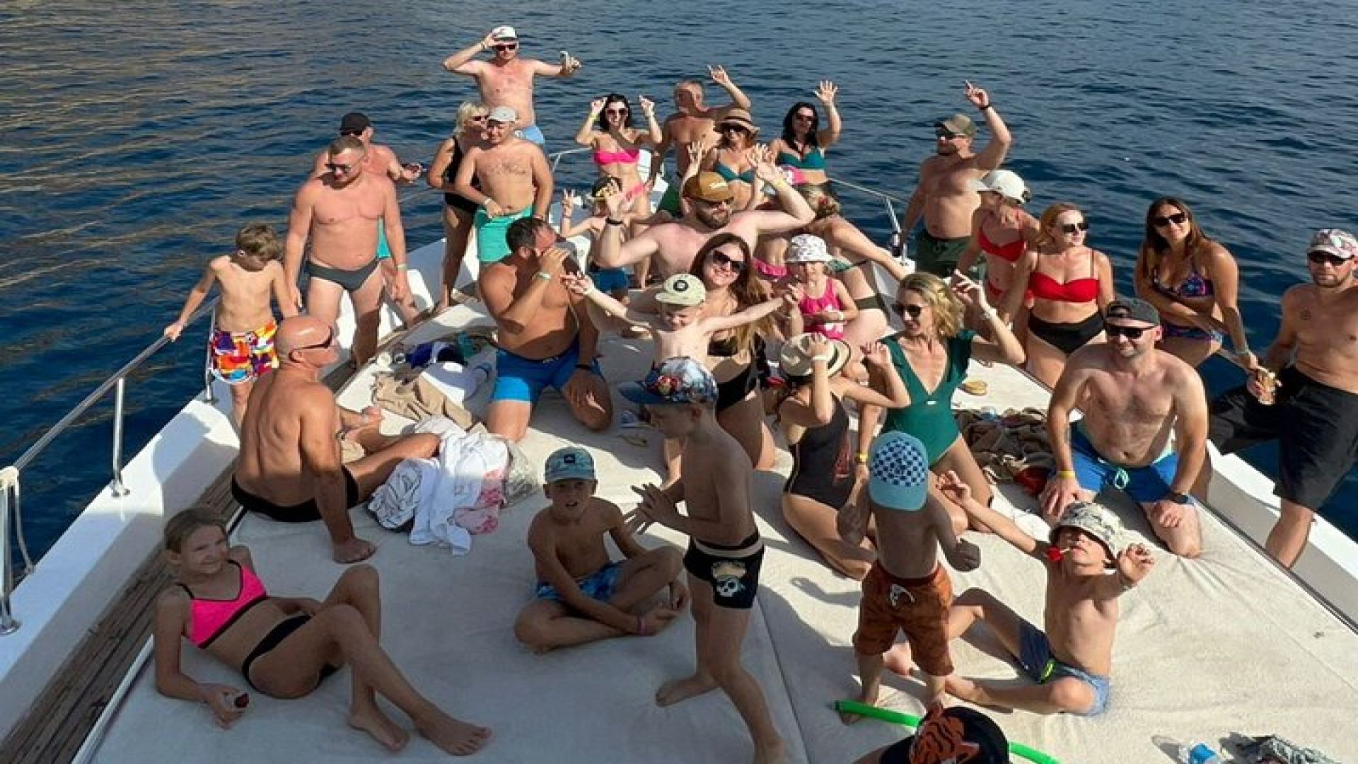  Alanya VIP Yacht Tour With Lunch and Unlimited Soft Drink