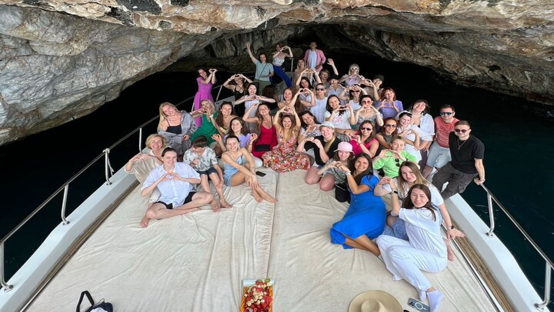  Alanya VIP Yacht Tour With Lunch and Unlimited Soft Drink