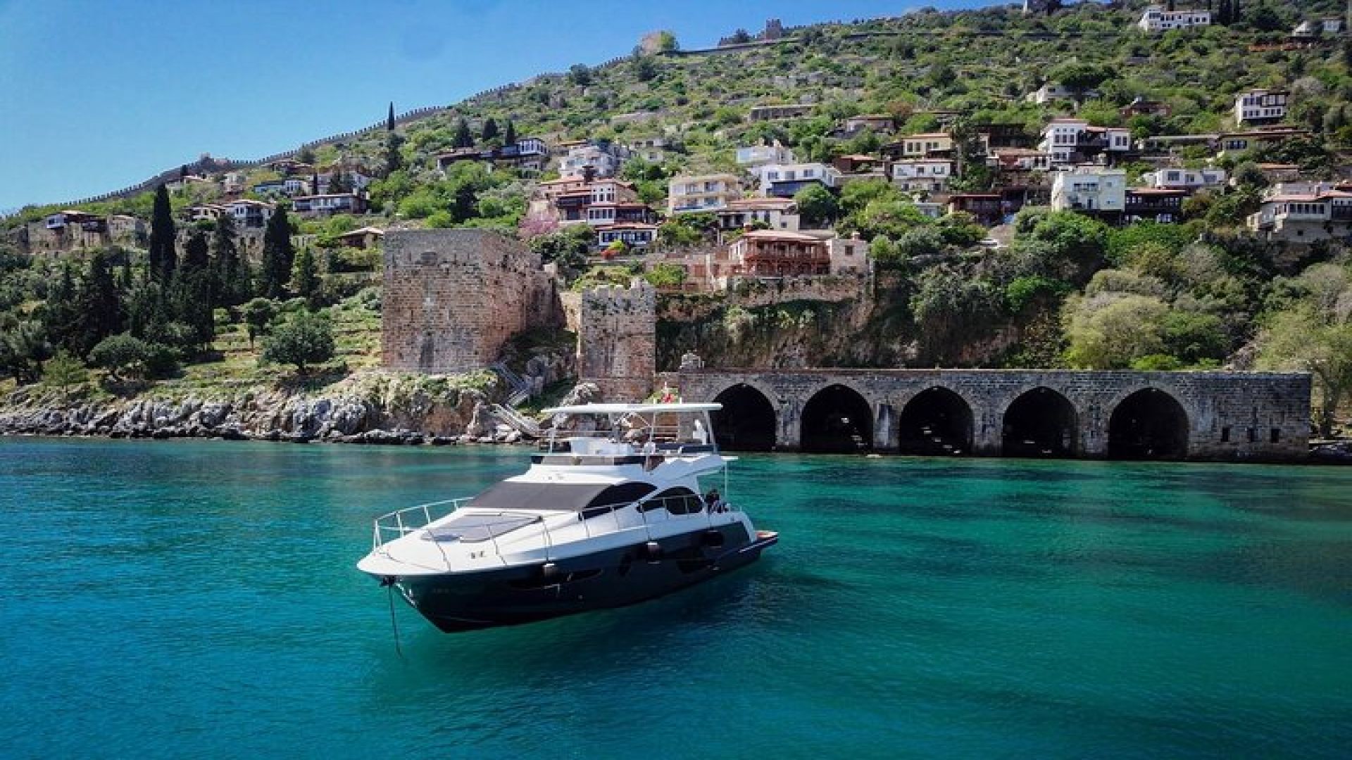Alanya Private Yacht Tour with Lunch, Soft Beverage & Transfer