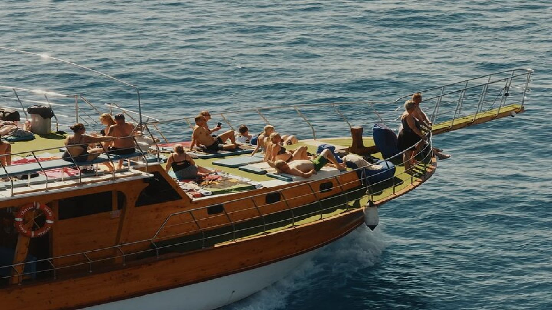 Alanya Relaxing Boat Tour with Lunch, Soft Drinks & Transfer