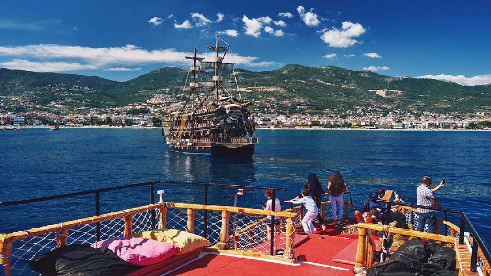 Alanya Pirate Boat with Lunch and Drinks