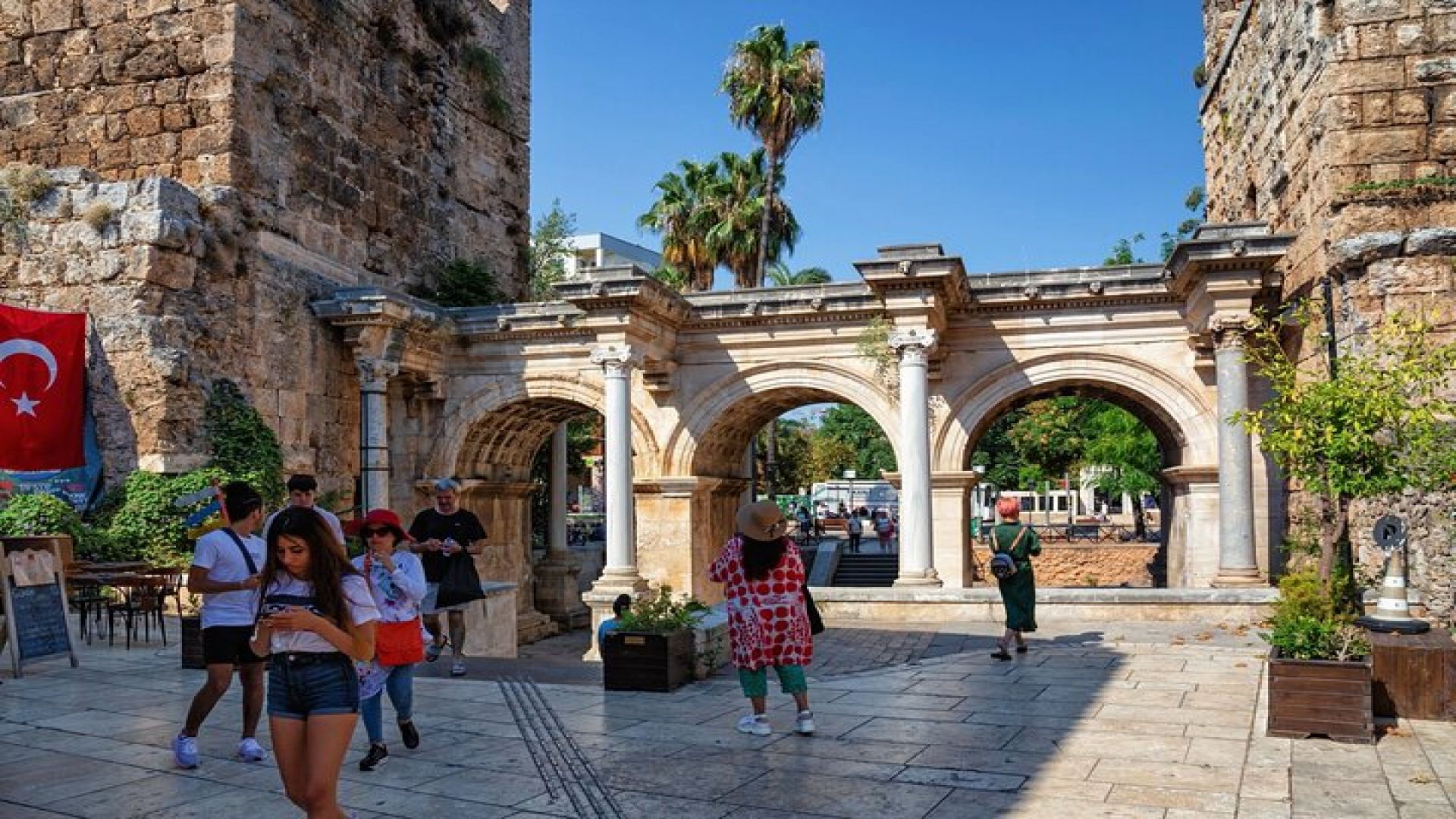 Antalya: Old Town Walking Tour incl. Turkish Tea and Baklava