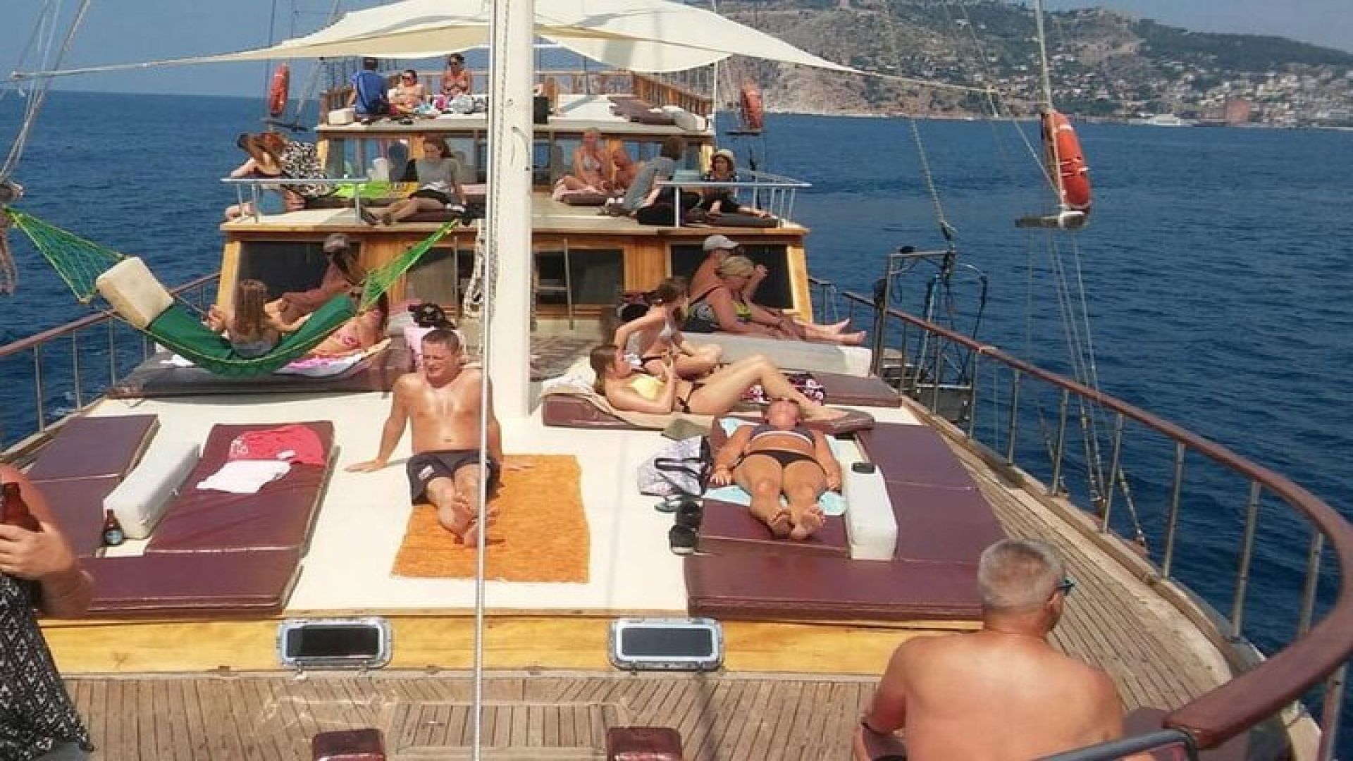 Alanya Relaxing Boat Tour with Lunch & Free Soft Drinks