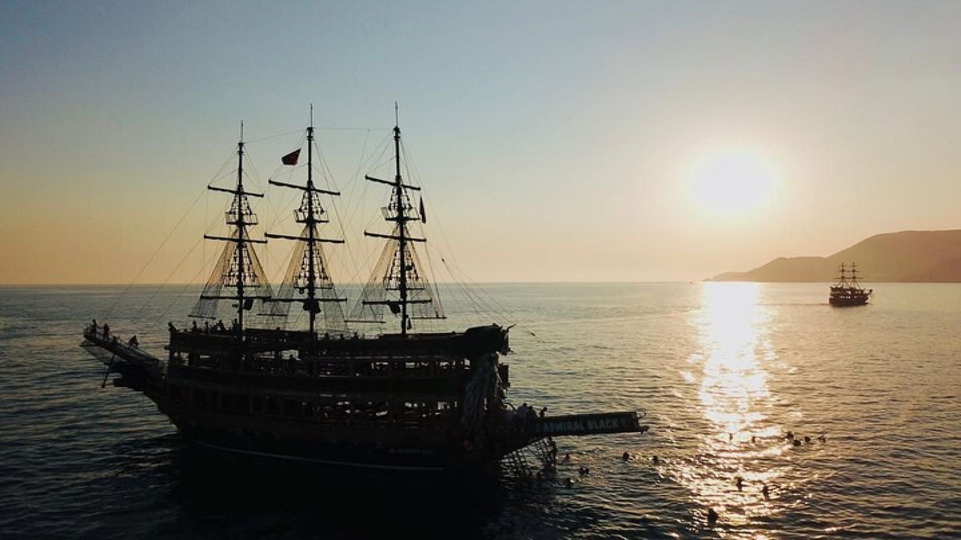 Alanya Sunset Boat Tour with Free Soft Drinks