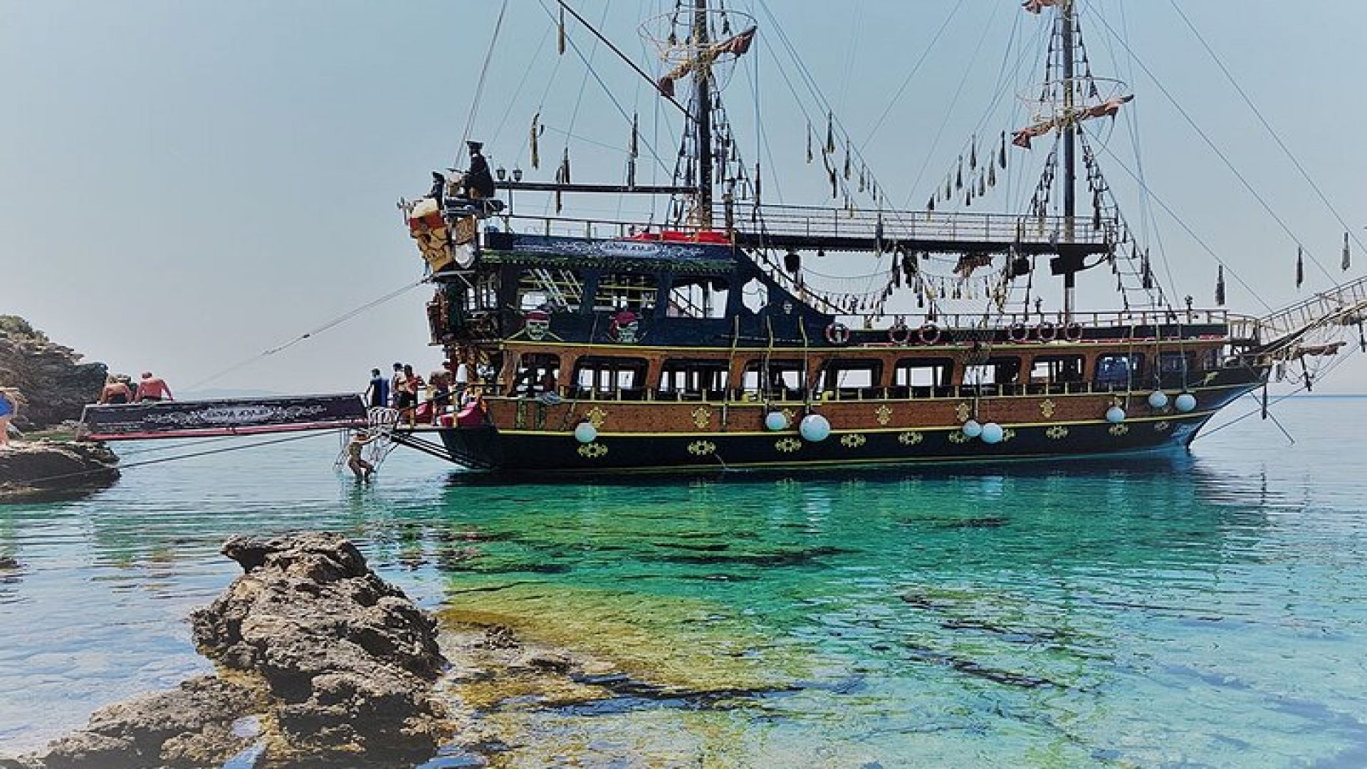 Bodrum Pirate Boat Tour – All-Inclusive Lunch & Free Drinks