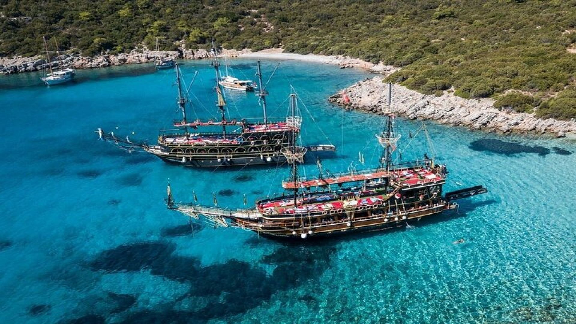Bodrum Pirate Boat Tour – All-Inclusive Lunch & Free Drinks