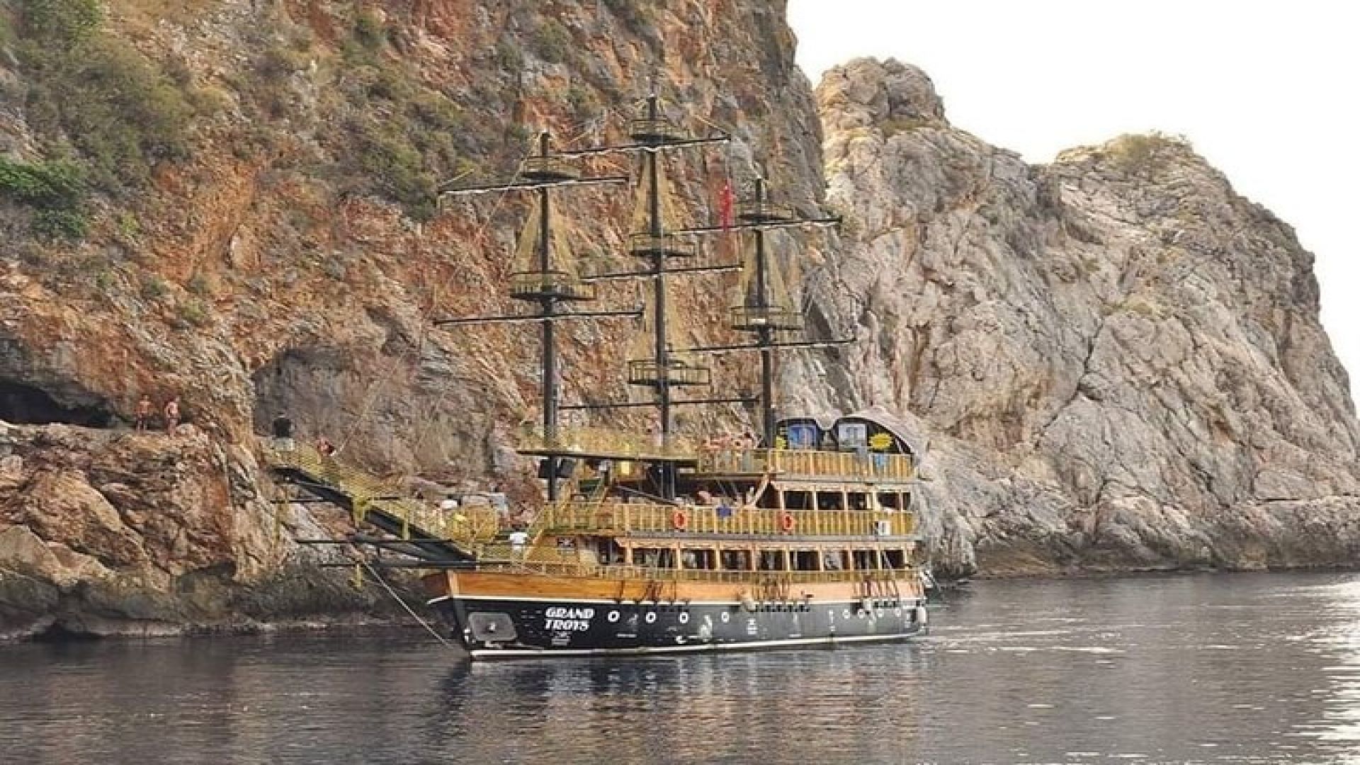 Alanya All Inclusive Pirate Boat Trip With Hotel Transfer