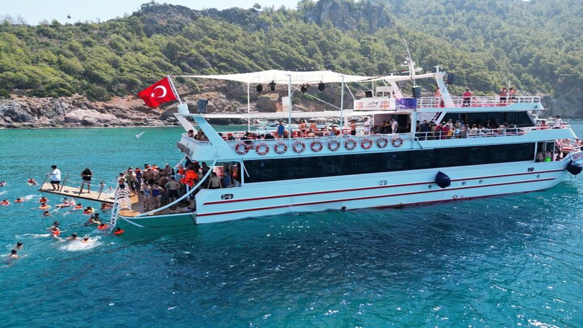 Alanya Boat Trip w/Unlimited Drinks & Lunch (Free Hotel Transfer)