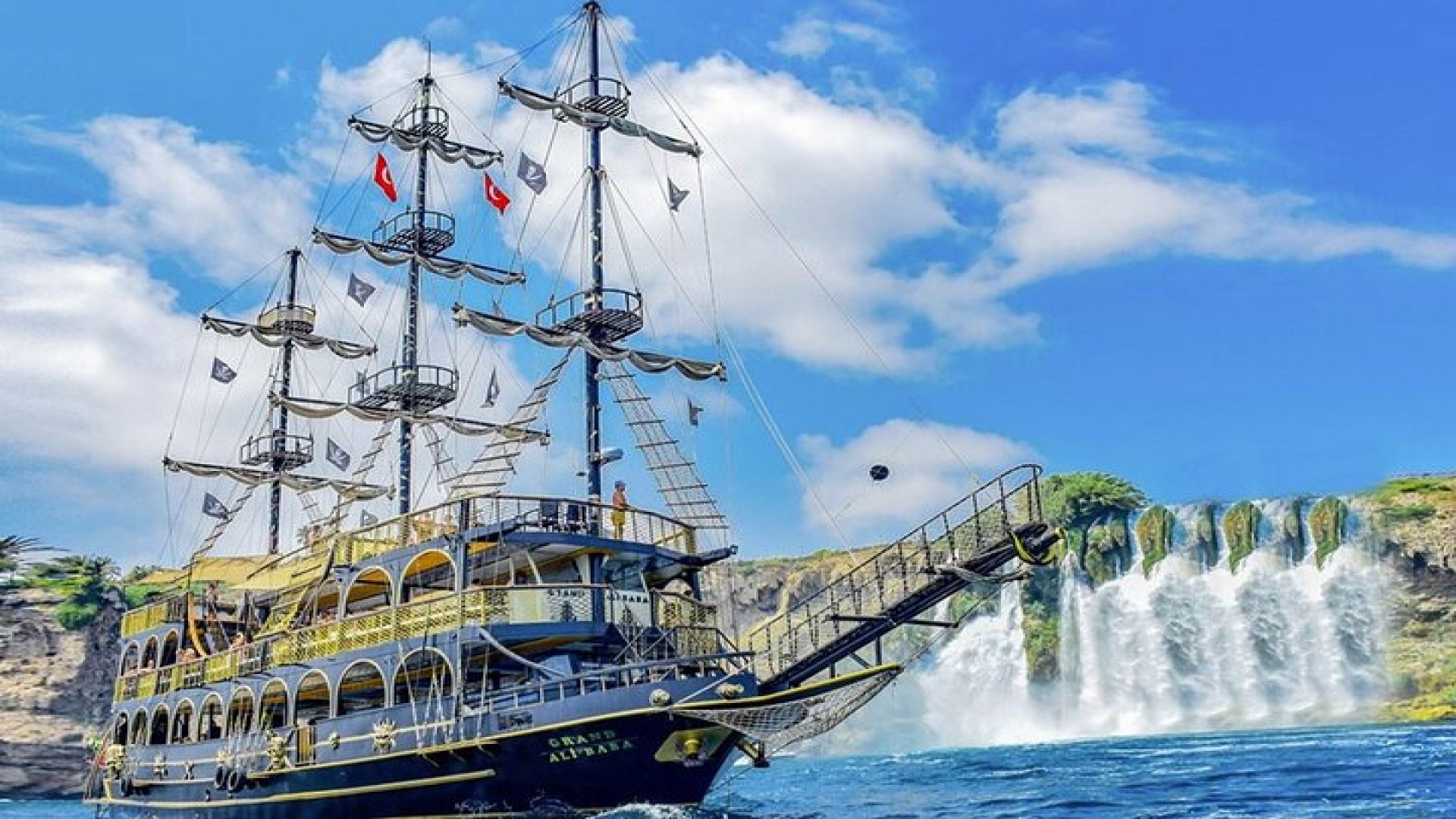 Belek Pirate Boat Trip With Animations and Lunch