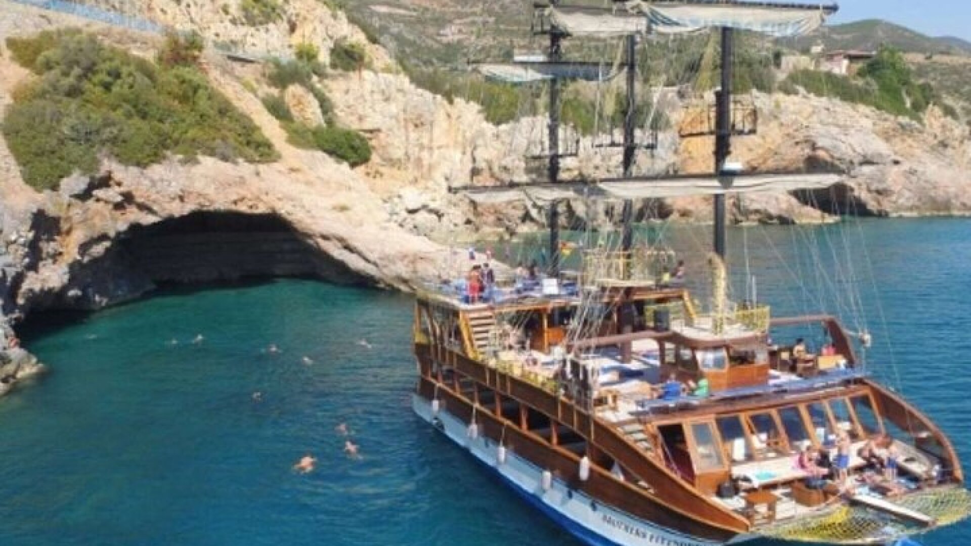 All Inclusive Catamaran Yatch Tour with Lunch and Soft Drinks
