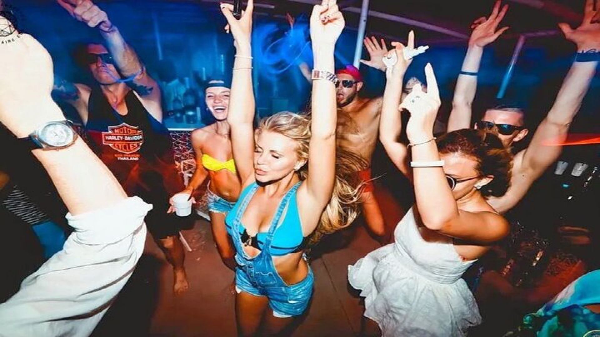 Alanya Sunset Cruise with Dinner, Swimming & Foam Party