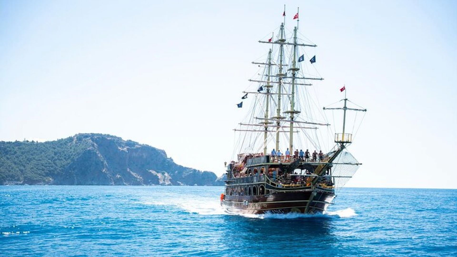 Alanya Boat Trip with Lunch and Hotel Pickup Pirate Adventure
