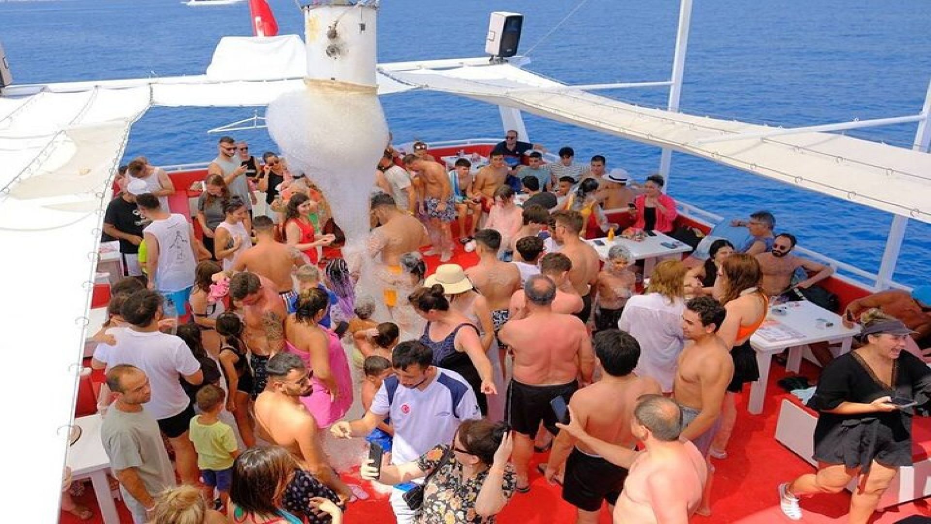 Alanya Boat Trip With Lunch, Unlimited Drinks & Hotel Pickup