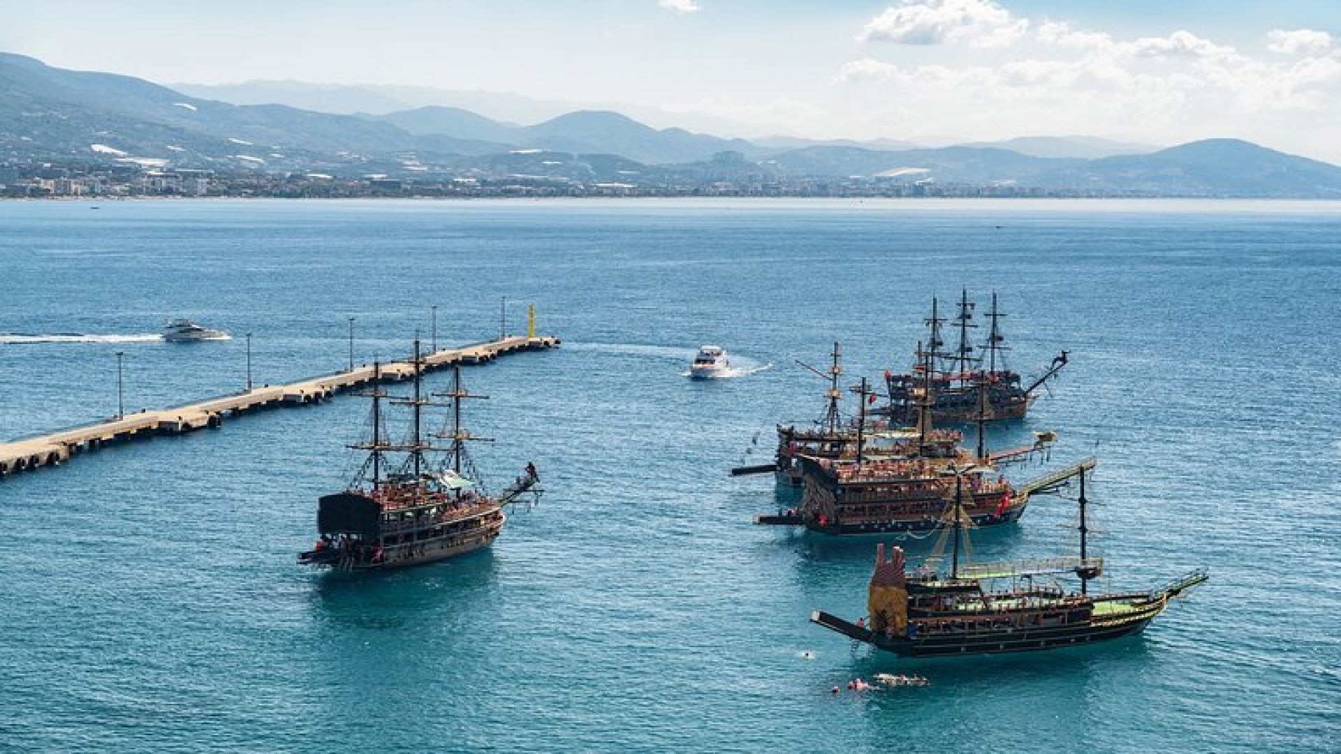 Alanya Pirate Boat Trip With Unlimited Drinks & Lunch