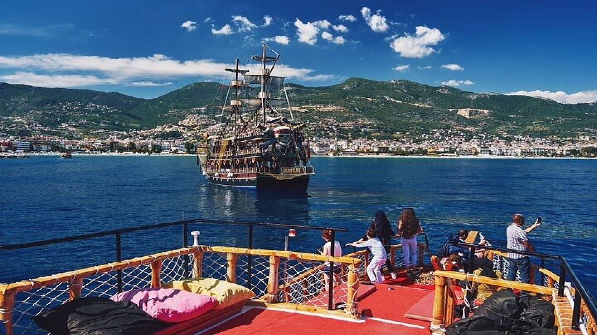 Alanya Pirate Boat Trip With Unlimited Drinks & Lunch