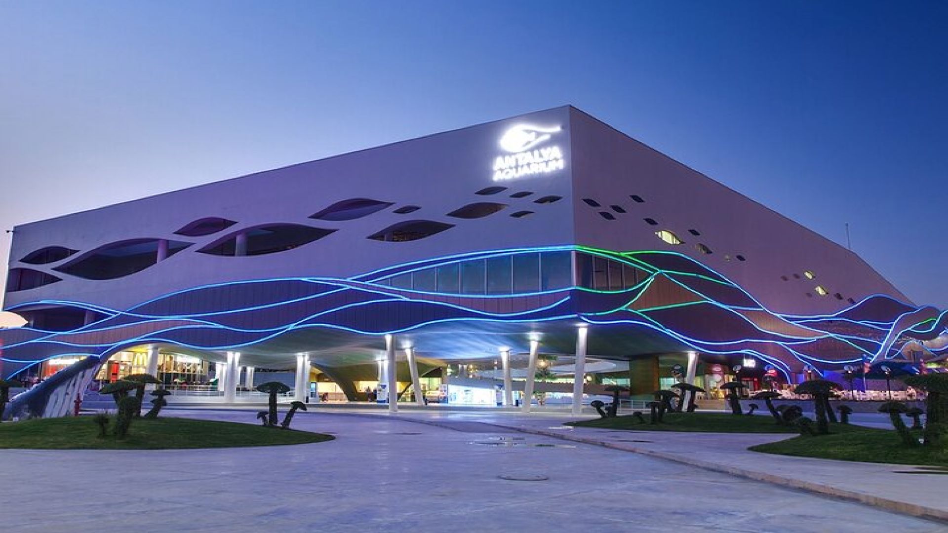 Antalya Aquarium and Face to Face Wax Museum Private Transfer