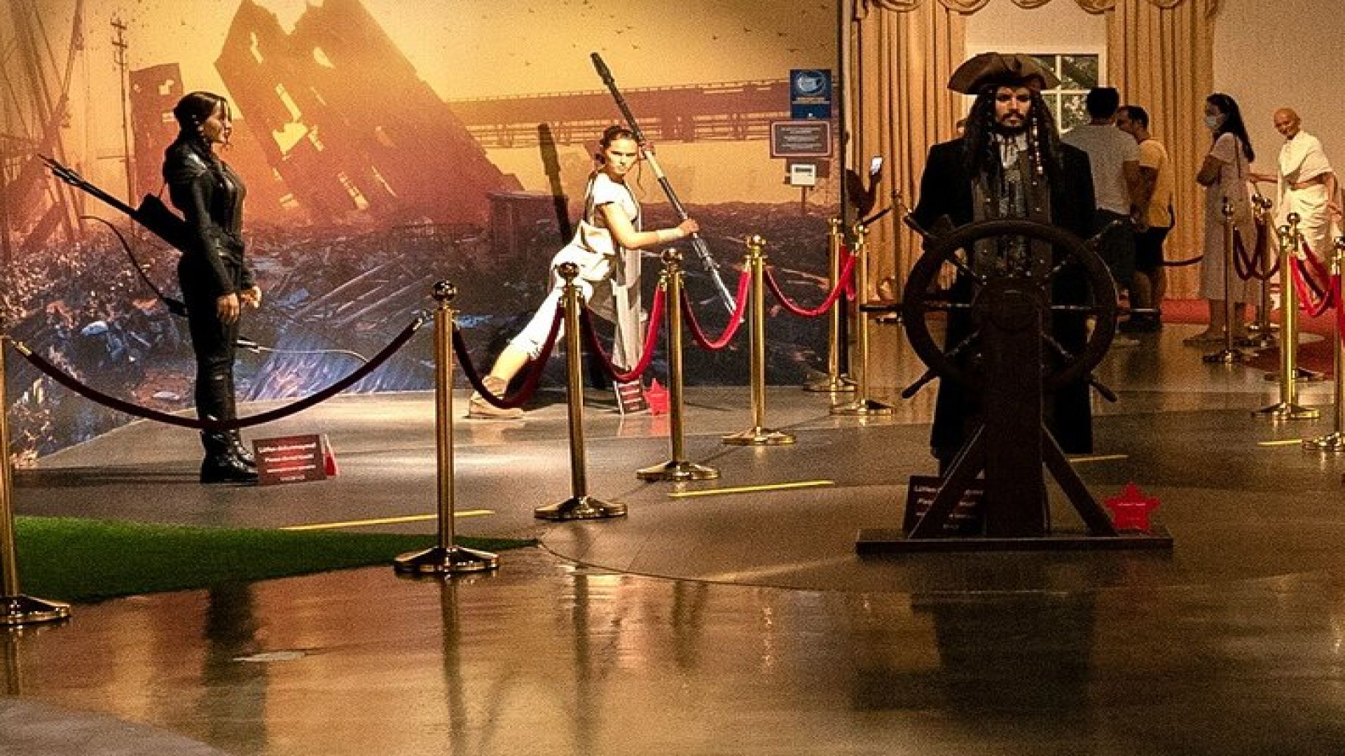 Antalya Aquarium and Face to Face Wax Museum Private Transfer