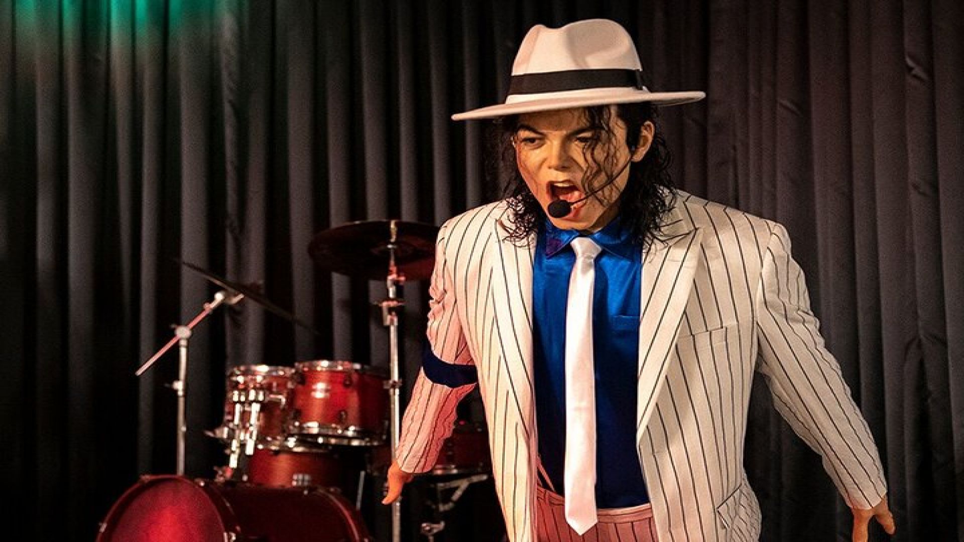 Antalya Aquarium and Face to Face Wax Museum Private Transfer