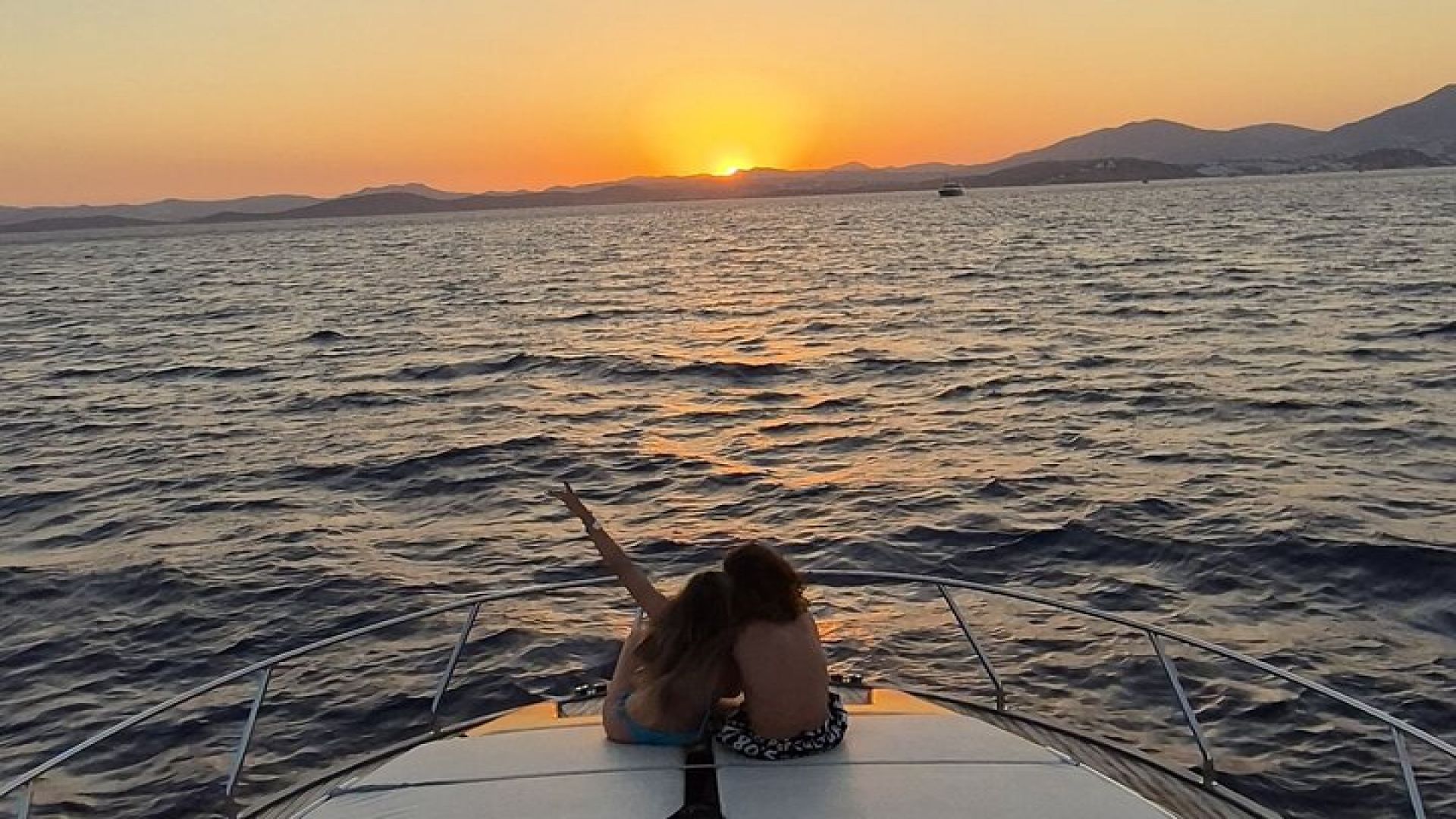 Bodrum Private Motor-Yacht Sunset Tour With Dinner For 3 Hour 