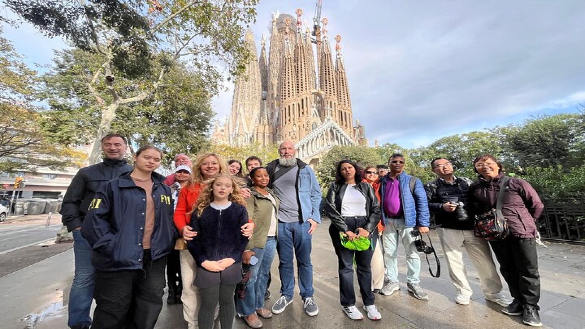 Barcelona in 1 Day: Sagrada Familia, Park Guell,Old Town & Pickup