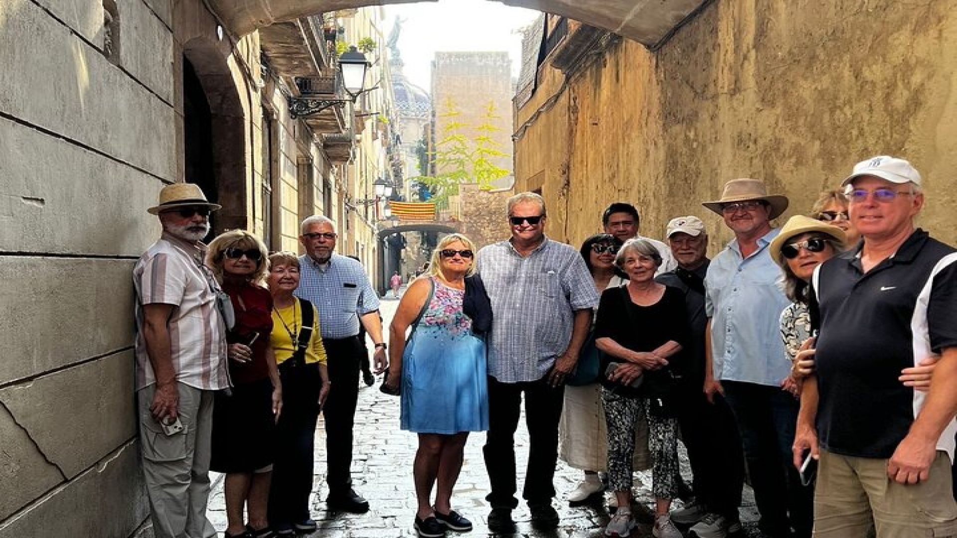 Barcelona in 1 Day: Sagrada Familia, Park Guell,Old Town & Pickup