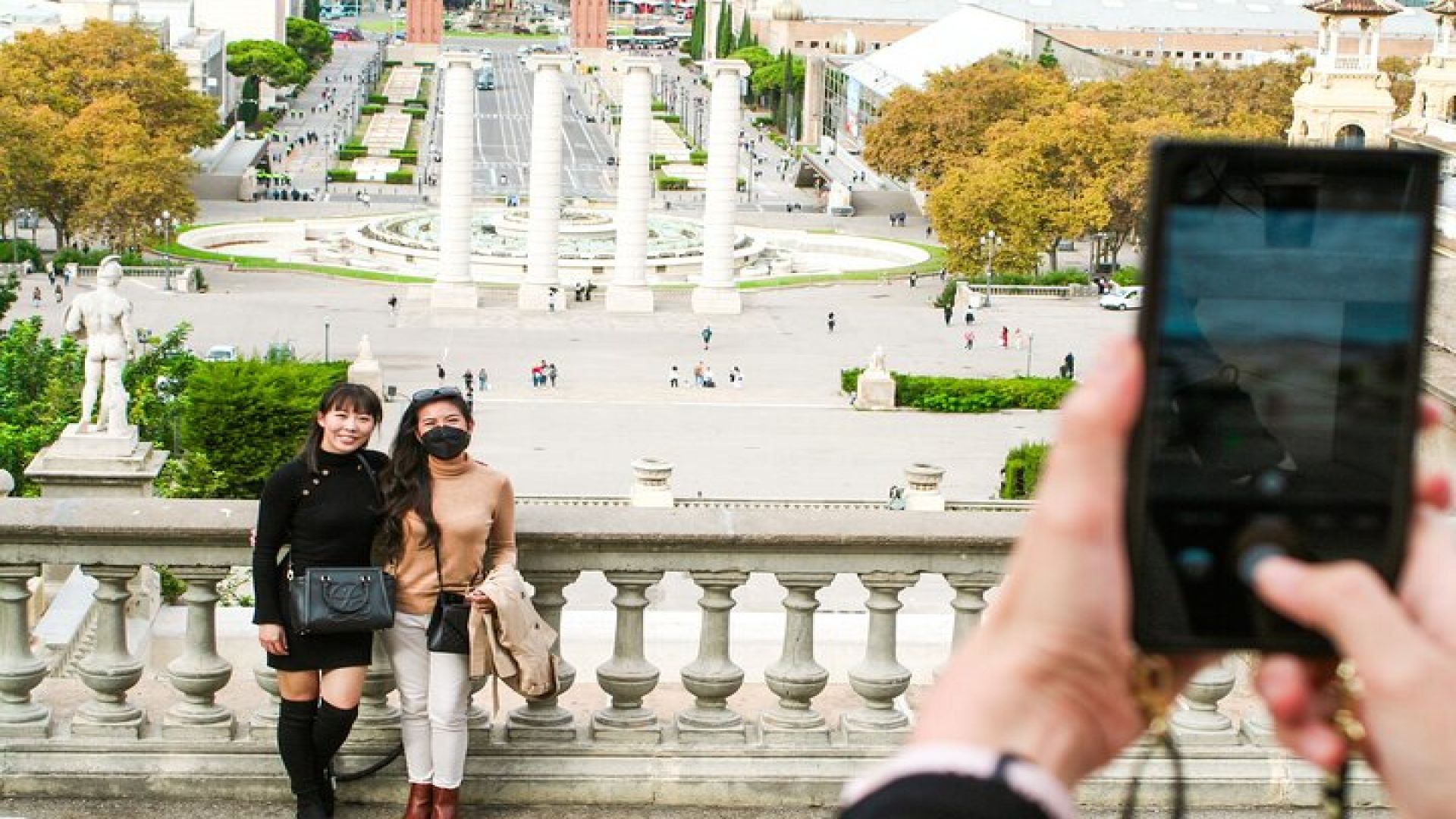 Best of Barcelona: Sagrada Familia, Park Guell, Montjuic & Gothic