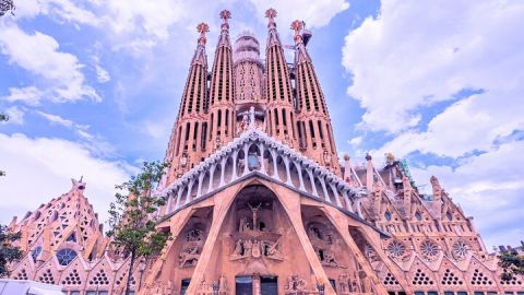 Barcelona: Sagrada Familia Skip-the-Line Guided Tour and Tickets