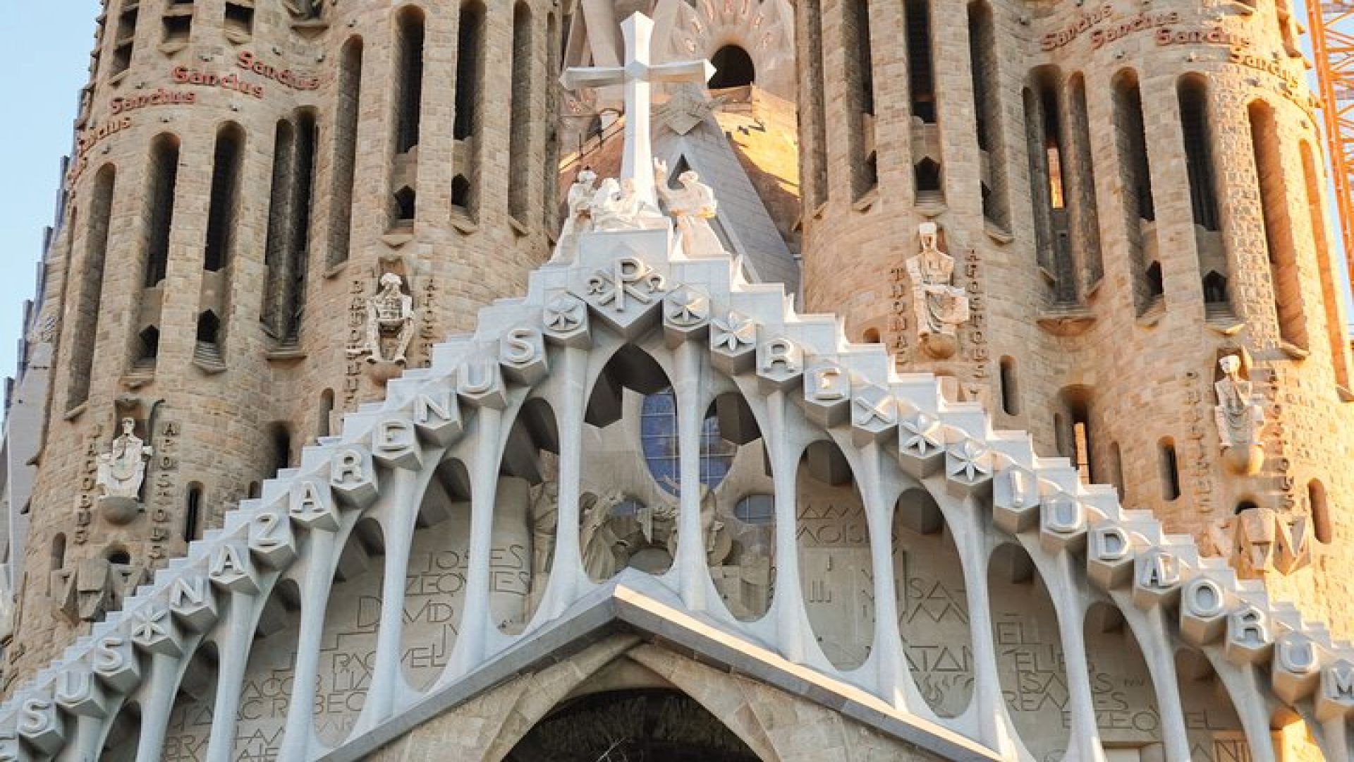 Barcelona: Sagrada Familia Skip-the-Line Guided Tour and Tickets