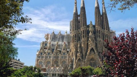 Barcelona: Sagrada Familia Fast Track Tour with Tower Option