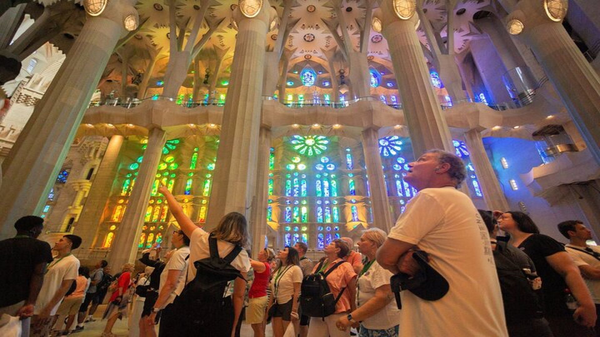 Barcelona: Sagrada Familia Fast Track Tour with Tower Option