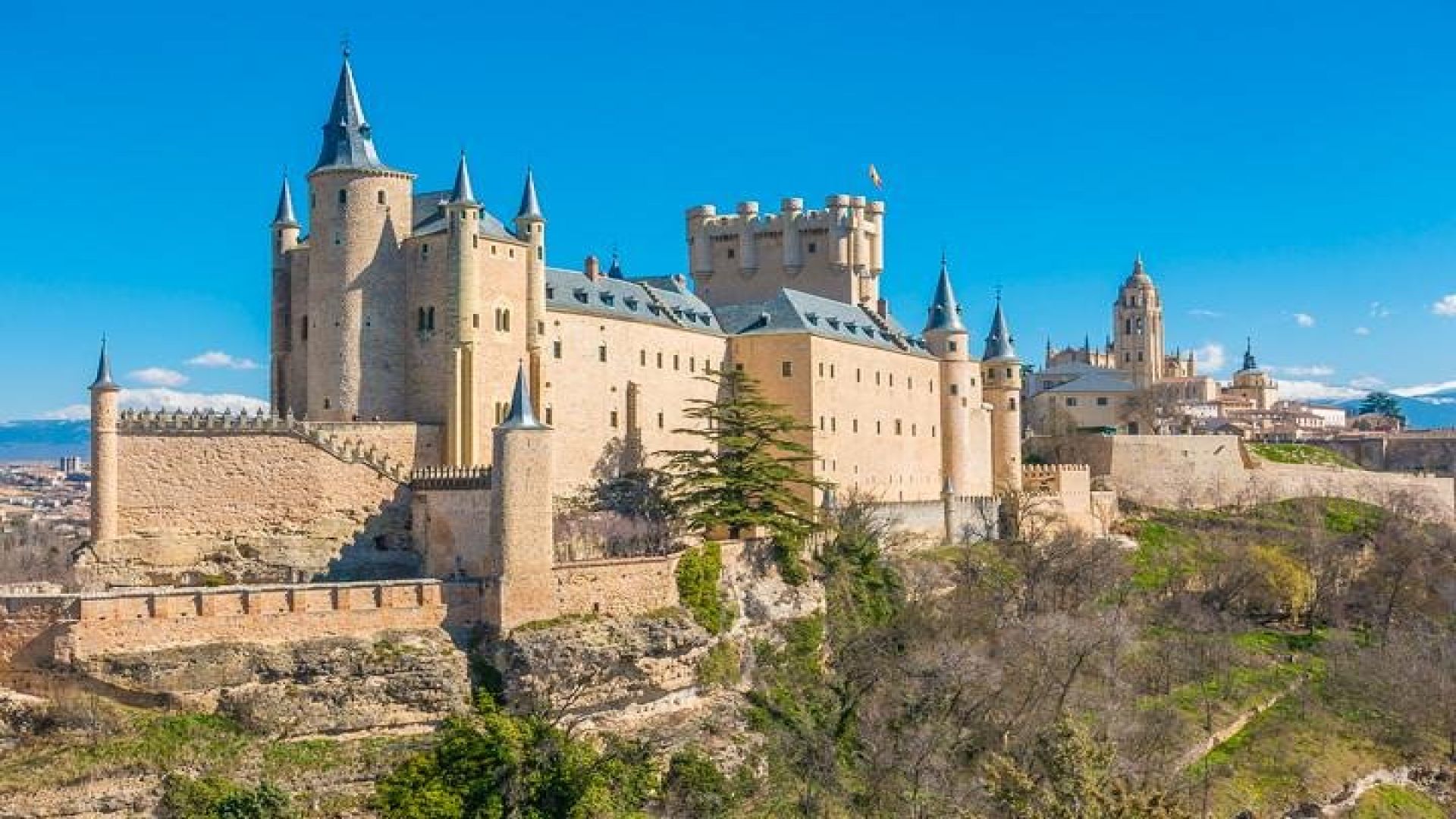 Avila & Segovia Tour with Tickets to Monuments from Madrid 