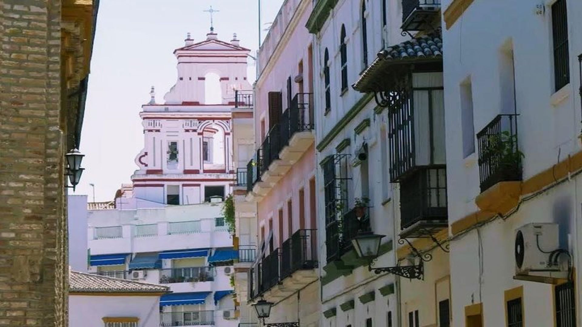 Sevilla Food Tour: Tapas, Wine, History & Traditions